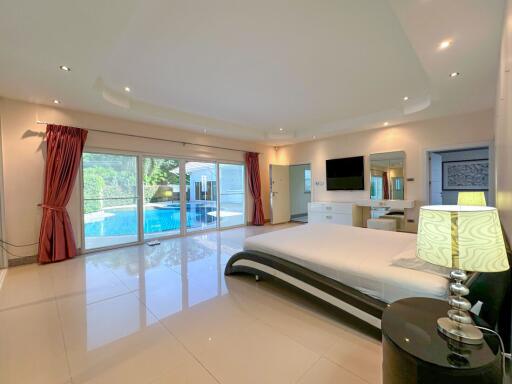 4 Bedrooms @ Miami Villas