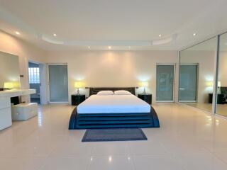 4 Bedrooms @ Miami Villas