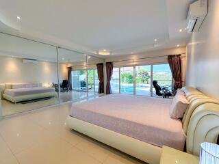 4 Bedrooms @ Miami Villas