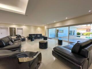 4 Bedrooms @ Miami Villas