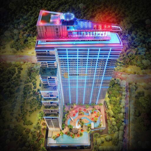 คอนโดนี้มี 3 ห้องนอน  อยู่ในโครงการ คอนโดมิเนียมชื่อ Grand Solaire Noble  ตั้งอยู่ที่ 