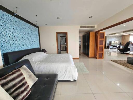 Spacious 3-bedroom condo on Pratamnak