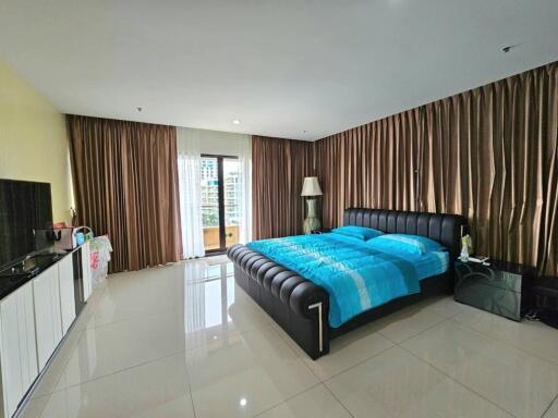 Spacious 3-bedroom condo on Pratamnak