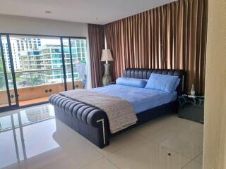 Spacious 3-bedroom condo on Pratamnak