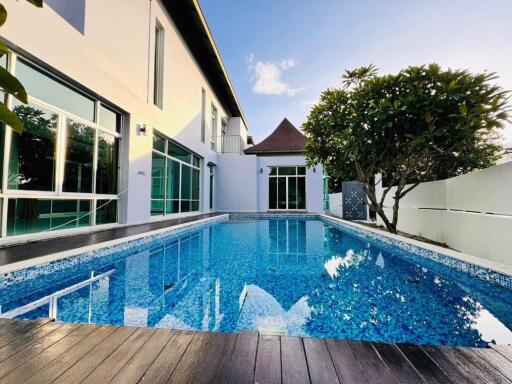 Charming 4-bedroom poolvilla in Na-Jomtien