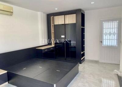 House For sale 4 bedroom 330 m² with land 738 m² in Natheekarn Prak view, Pattaya