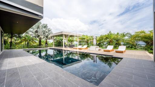 Luxurious 4 bedrooms pool villa with stunning Mountain view