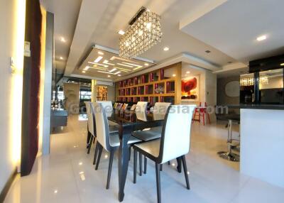 3 Bedrooms Newly Renovated Furnished Condo - Silom