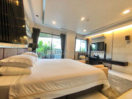 3 Bedrooms Newly Renovated Furnished Condo - Silom