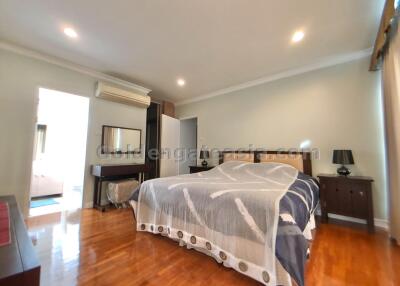2 Bedrooms Furnished Condo at Baan Siri Sukhumvit 10