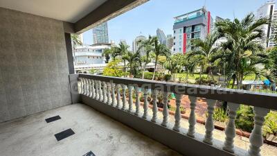 3 Bedrooms spacious Pet-Friendly Apartment - Sukhumvit Phrom Phong BTS