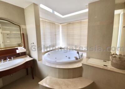 Spacious 2 Bedrooms Modern Condo For Rent, Sukhumvit 43