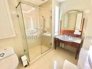 Spacious 2 Bedrooms Modern Condo For Rent, Sukhumvit 43