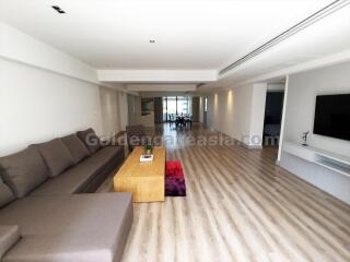 3 Bedrooms Furnished Apartment For Rent - Sukhumvit, Asok