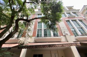 4 Bedrooms Townhouse in Secure Compound - Sukhumvit 55 (Thonglor)