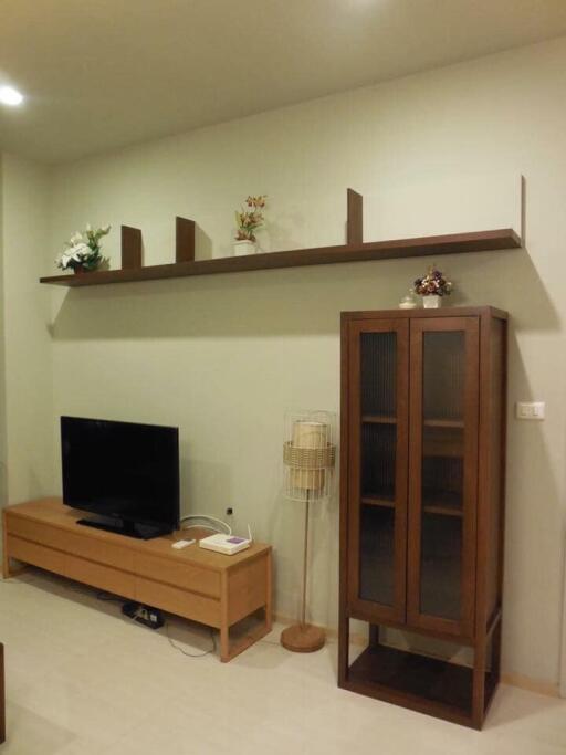 Living room with TV and shelf