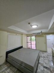 Spacious Bedroom with a large bed and access to a balcony