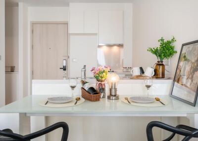 Modern kitchen with dining area