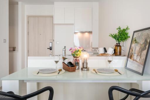 Modern kitchen with dining area