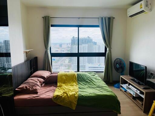 Bedroom with a view of the city