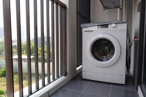 Laundry area with washing machine