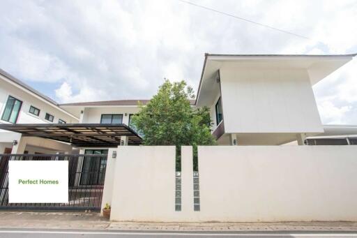 Spacious Four-Bedroom House for Rent in Mae Hia