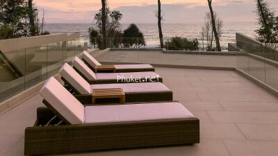 Outdoor terrace with sea view