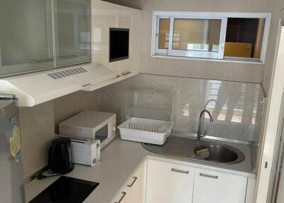 1-BR Condo at Lumpini Suite Sukhumvit 41 near BTS Phrom Phong