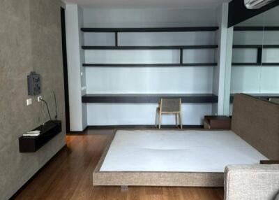 1-BR Condo at Condo One X Sukhumvit 26 near BTS Phrom Phong