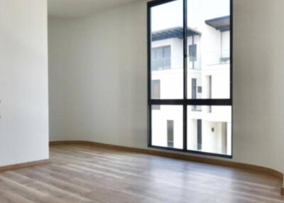 3-BR Townhouse at Demi Sathu 49 in Bang Phong Phang