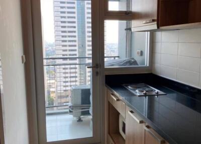 1-BR Condo at Hive Sathorn near BTS Krung Thon Buri