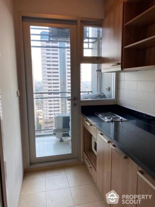 1-BR Condo at Hive Sathorn near BTS Krung Thon Buri