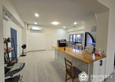 3-BR Condo at Lumpini Place Suanplu Sathorn near MRT Lumphini