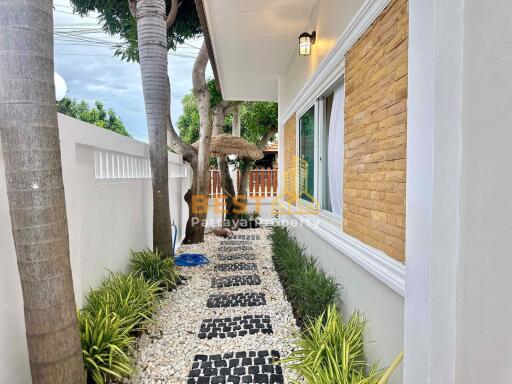 3 Bedrooms Townhouse in Raviporn City Home Village East Pattaya H012018