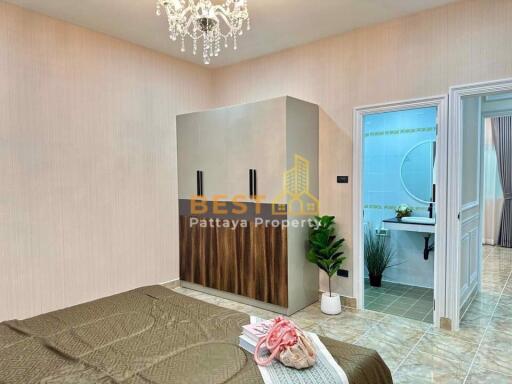 3 Bedrooms Townhouse in Raviporn City Home Village East Pattaya H012018