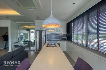 Modern 1 Bed Condo for Rent near BTS Ploenchit with Stunning Views of Lumpini Park