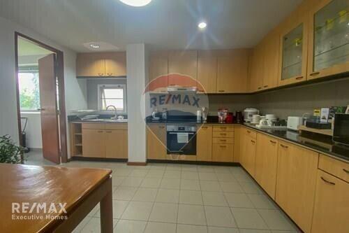 Pet Friendly 3 Bed Condo for Rent near BTS Phrompong Sukhumvit