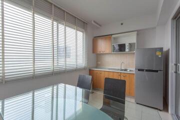 Modern kitchen with dining area