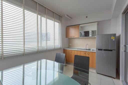 Modern kitchen with dining area