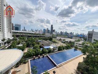 Cityscape view with swimming pool