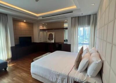 Spacious bedroom with double bed, hardwood floors, large windows, and modern lighting