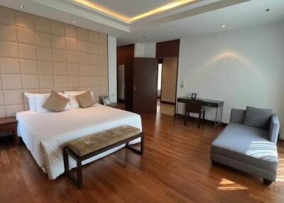 spacious modern bedroom with hardwood flooring