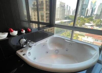 Bathroom with large bathtub and city view