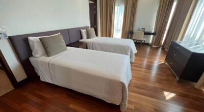 Bedroom with two single beds and wooden flooring