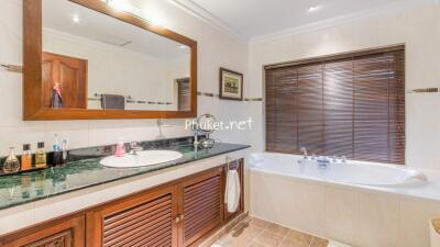 Modern bathroom with large mirror and bathtub