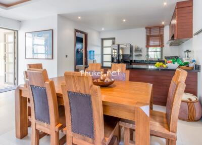 Spacious kitchen and dining area