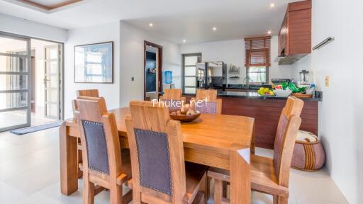 Spacious kitchen and dining area