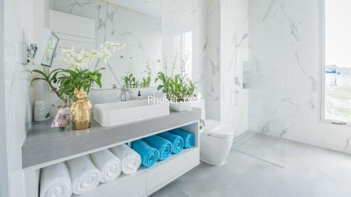 Modern bathroom with marble walls and plants