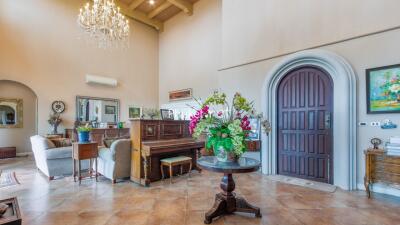 Elegant and spacious living room