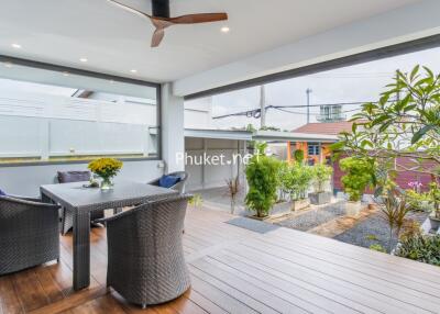 Covered terrace with outdoor dining area and garden view